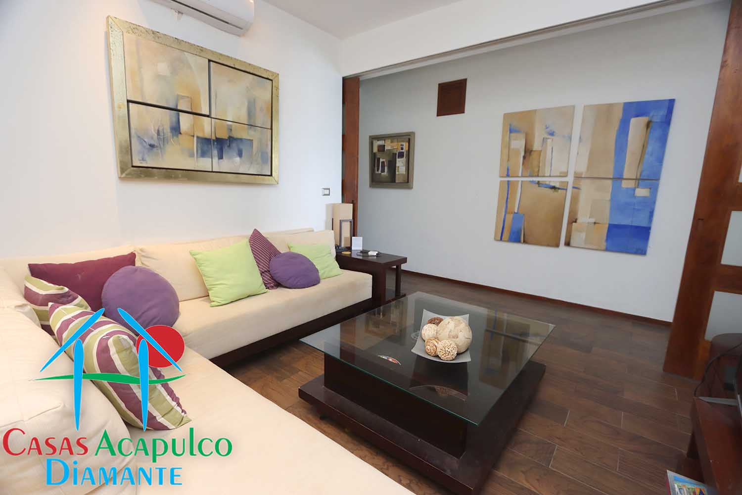 Ocean Front 201 - Sala de televisión 3